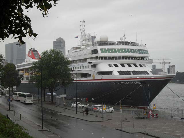 Cruiseschip ms Braemar van Fred Olsen aan de Parkkade Rotterdam